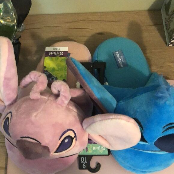 Disney lilo and stitch slippers size 9/10 NWT - Picture 2 of 7